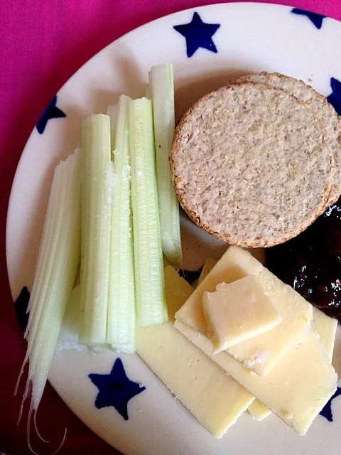 Oatcake ploughman's lunch|Hong-Anh Nguyenさん