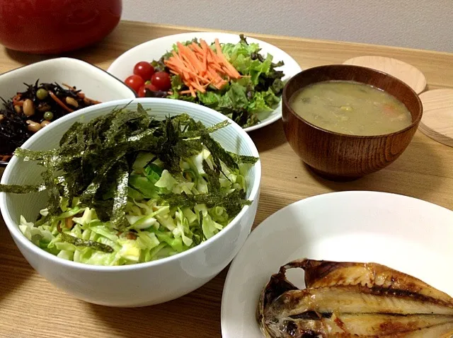 Snapdishの料理写真:鯵の開き、納豆キャベツサラダ、豚汁、ひじきの煮物の夕ご飯。なかなか美味しかった。|うみちづさん