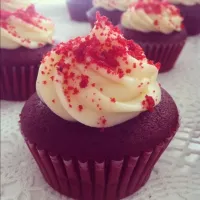 Moist Red Velvet Cupcake with Cream Cheese|Leslie Amoresさん