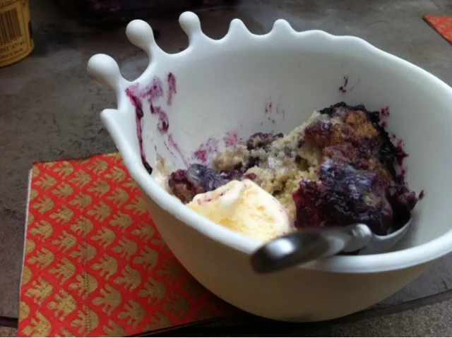 Blueberry cobbler & vanilla bean ice cream|kate tannuraさん