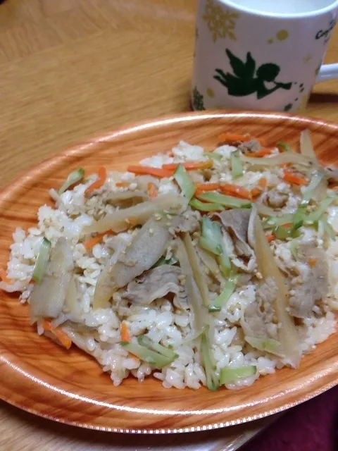 Snapdishの料理写真:牛ごぼう和風ピラフな朝♡♡|pashaminaさん