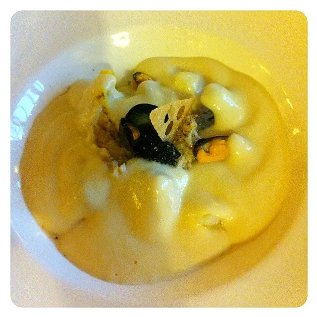 Cauliflower soup soo yum~!! @ Cafe de la Paix , Paris|bさん