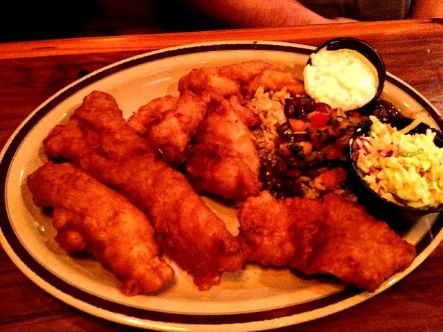 Snapdishの料理写真:Fish and Chips at Miller's Ale House|Maria Schlossbergさん