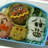 Snapdishの料理写真:アンパンマンとホラーマンおにぎりお弁当