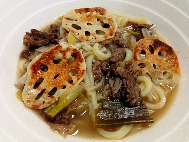 肉うどん、レンコンチップスのせ。旨い♪|たけうちさん