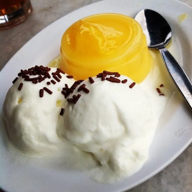 Snapdishの料理写真:Coconut milk icecream & Jelly|YOLOさん