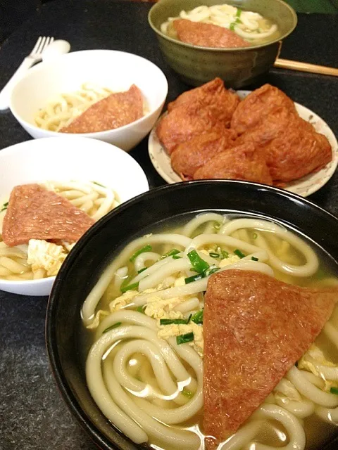 八光の超々裏メニューの『うどん』と、合わせいなり寿司|SHUZYさん