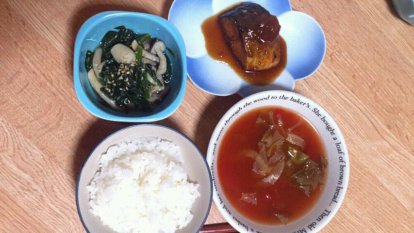 Snapdishの料理写真:◎ごはん◎さばの味噌煮◎ほうれん草としめじの煮浸し◎和風トマトスープ|ぽよぽよさん