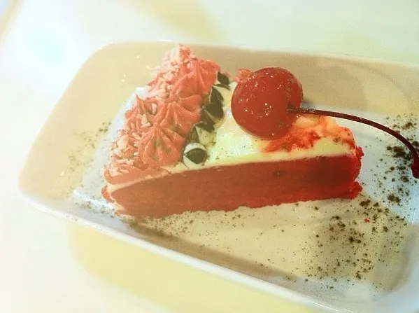 red velvet cake..|Leslie Amoresさん