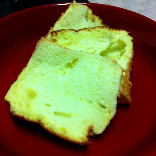 My first pandan chiffon cake... needs improvement😜😝|shirlynさん