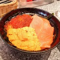 ウニとイクラとサーモン丼(๑･ิω･ิ)۶|MinamiYoshimotoさん