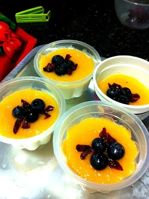 Pudding with Peach Puree n Blueberries|shirlynさん