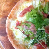 Snapdishの料理写真:生ハム＆フレッシュ野菜のpizza|hony&honyさん