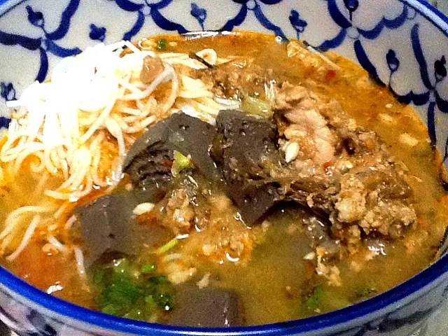 Snapdishの料理写真:Thai Northern Style Rice Noodles in Spicy Herbal Pork Sauce|Little Tomatoさん