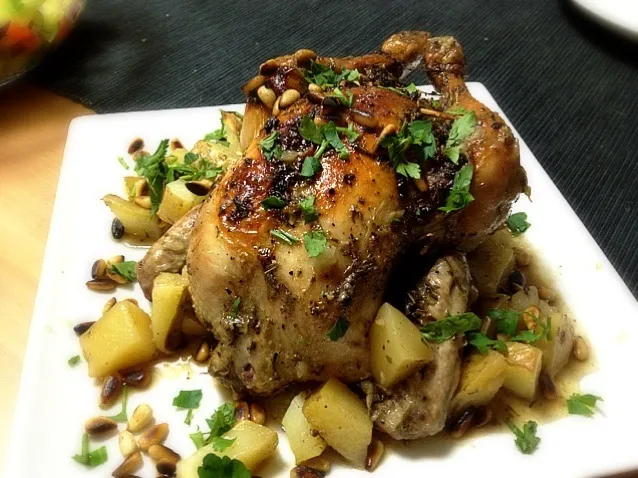 Chicken with Thyme, Rosemary, Lemon and Garlic with Toasted Pine Seeds|6畳フィットネスさん