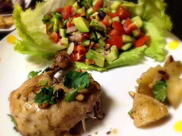 Dinner  tonight: roasted chicken with salad yumm:)|6畳フィットネスさん