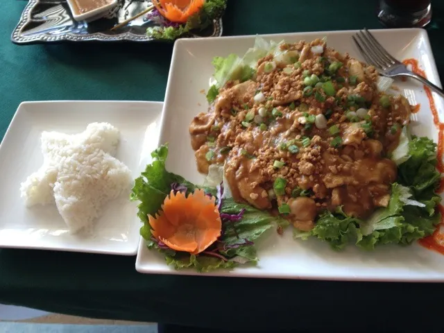 Chicken in Peanut Sauce|Rolando Casellaさん