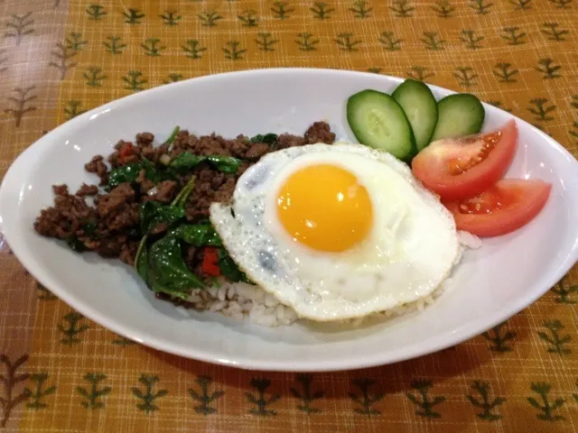 ひき肉のバジル炒めの のっけご飯|カオルさん