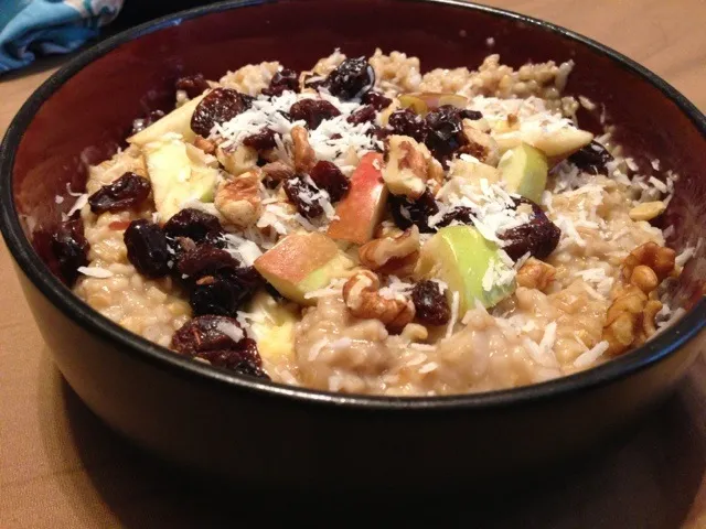 Steel cut oats, fruit and nuts for a chilly morning|zina jacksonさん