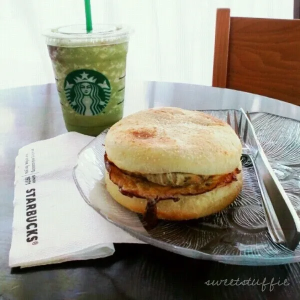 Chicken Omelette Muffin & Matcha Latte|Jessica S.さん