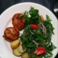 Chicken Milanese, arugula salad, fingerling potatoes and pan-seared scallops|kathy littmanさん