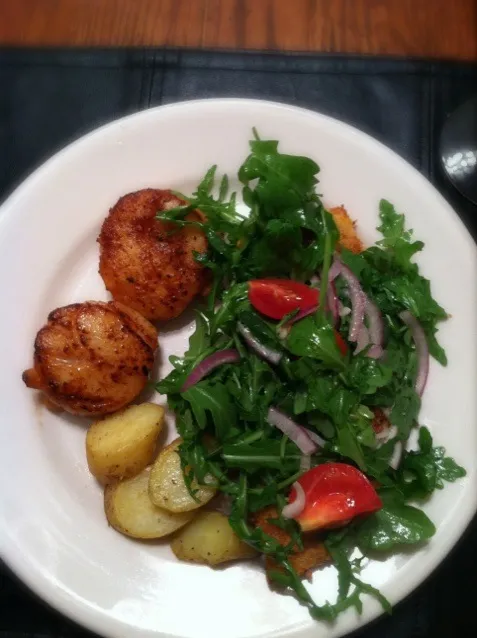 Snapdishの料理写真:Chicken Milanese, arugula salad, fingerling potatoes and pan-seared scallops|kathy littmanさん