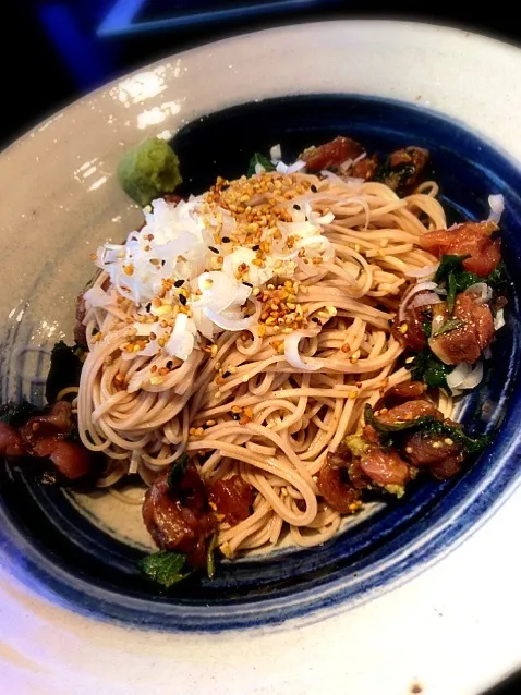 昼は昨日の残りものを刻んで醤油に漬け込んだブリの漬けそば|takarkiさん