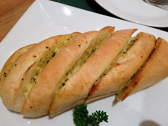 Garlic bread with extra cheese|Vorapoatさん