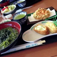 Snapdishの料理写真:静岡茶そば＊おいなりさん(わさびと三ヶ日みかん)|knishiさん