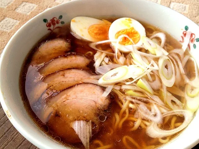 丸ちゃん正麺🍜自家製チャーシューのせ|温さん