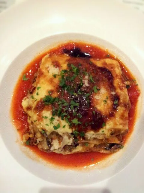 Snapdishの料理写真:Baked lasagna|elizabeth tanさん