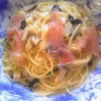 Snapdishの料理写真:生ハムとほうれん草のキャンベルのクラムチャウダースープパスタ作ってみた。|しぶしぶさん