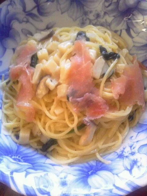 Snapdishの料理写真:生ハムとほうれん草のキャンベルのクラムチャウダースープパスタ作ってみた。|しぶしぶさん