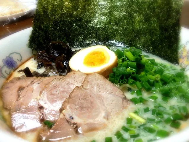 Snapdishの料理写真:男飯シリーズ☆熊本とんこつラーメン✨|ナガマンさん