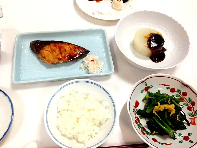 ぶりの照り焼き、菊花かぶ、ふろふき大根、ほうれん草と黄菊のおひたし|ぽんぽこさん