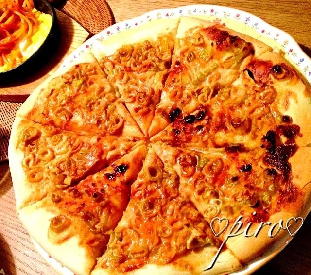 😊クララちゃんの葱ピザ🍕|ピロさん