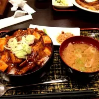 柏 豚娘 日替り丼(麻婆丼)|かむかまさん