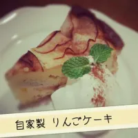 Snapdishの料理写真:自家製 りんごケーキ|ayako tomitaさん