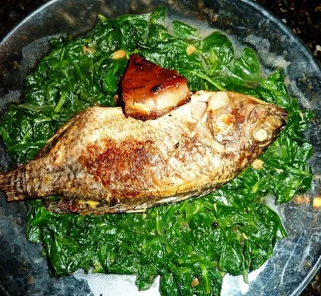 Fried fish with spinach|Lynette Galangさん