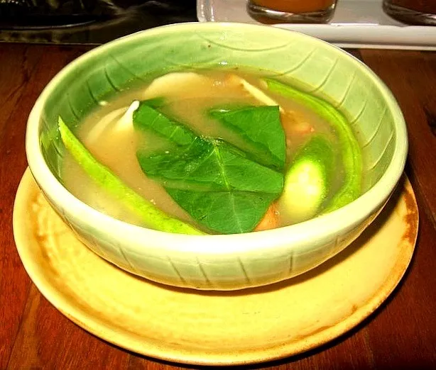 Snapdishの料理写真:Seared Salmon Belly in Sour Tamarind Broth|Jhanineさん