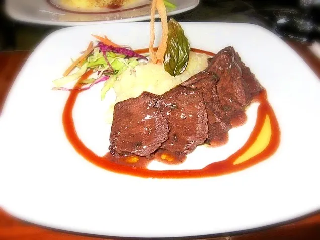 Herb Marinated US Hanging Tender Steak in Red Wine & Rosemary Reduction with Spiced Crushed Potatoes|Jhanineさん