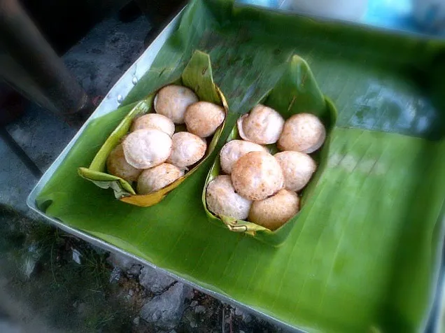 Snapdishの料理写真:Thai Coconut-Rice Hot Cakes Khanom Krok  ขนมครกแบบพื้นบ้าน เค็มๆมัน จิ้มกับน้ำตาล|Tulyaraweeさん