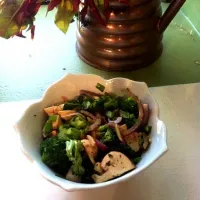 Broccoli mushroom salad|Lisa van ahnさん