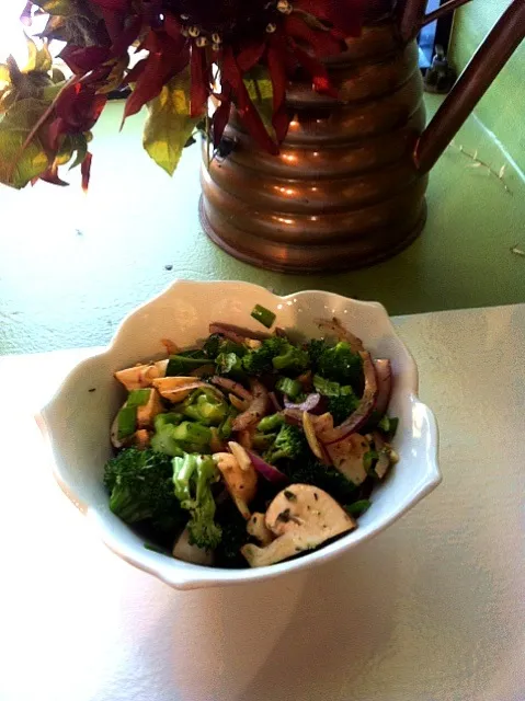 Broccoli mushroom salad|Lisa van ahnさん