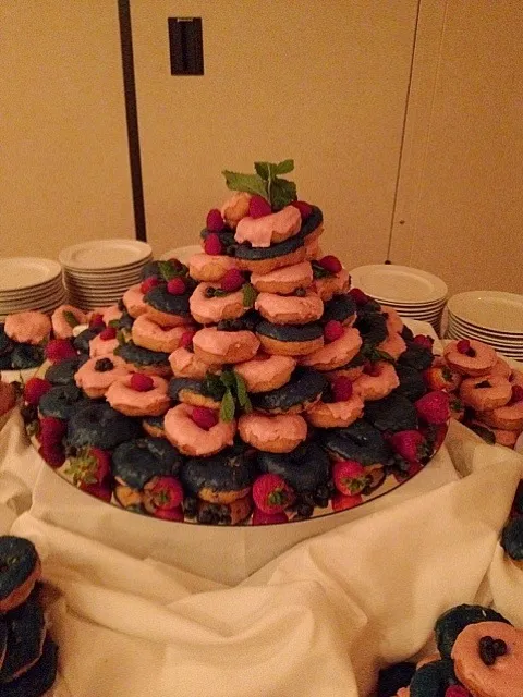 Donut tower for wedding|bailey mcdowellさん