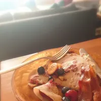 Snapdishの料理写真:Crepes w/ fruit salad and bacon|Gajanさん