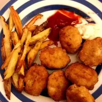 Homemade dirty chips & nuggets. Perfect after a day of rambling!|Hong-Anh Nguyenさん