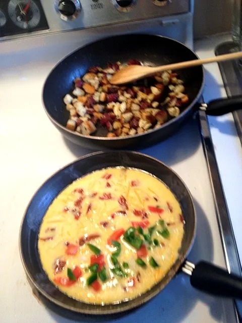 Omelet and potatoes.|bailey mcdowellさん