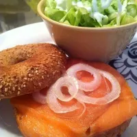 Snapdishの料理写真:Smoked Salmon Bagel|N Kさん