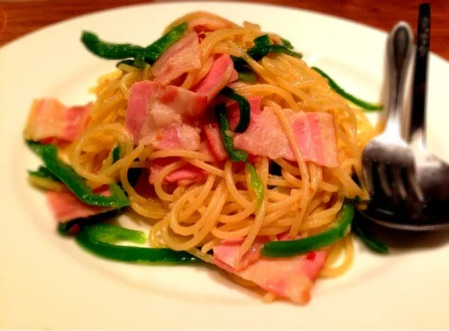 ピーマンとベーコンのペペロンチーノ♪|tku🍅🍝🍜🍝🍜🍝🍅さん